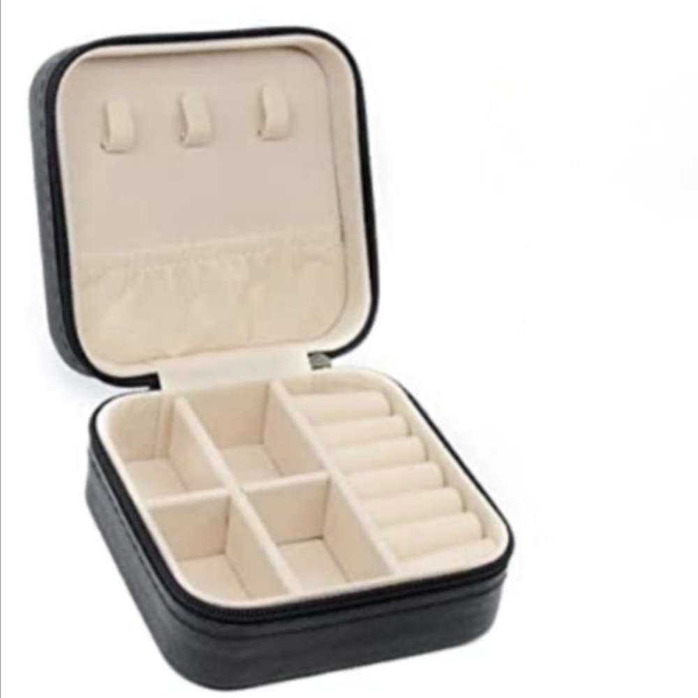 “NEW” Travel Jewelry Box